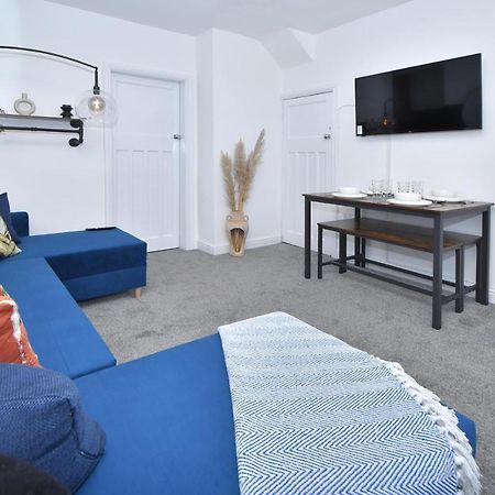 Lily House By Yourstays - Cosy 3 Bedroom House In Crewe Kültér fotó