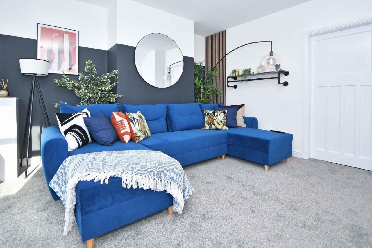 Lily House By Yourstays - Cosy 3 Bedroom House In Crewe Kültér fotó